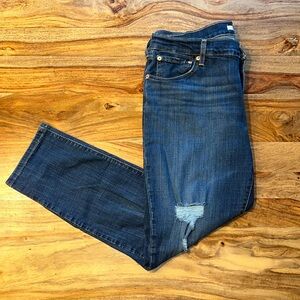 EUC Levi’s Boyfriend Jean size 32 x 27
